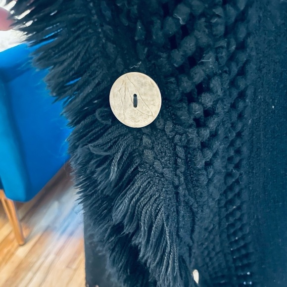 Knitted Poncho/Cardigan with Wooden Buttons - Picture 4 of 16